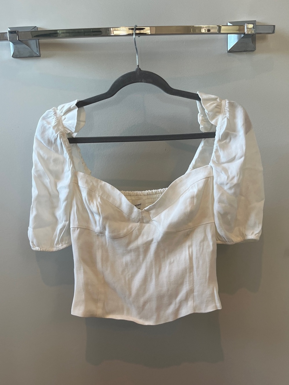 Aritzia Wilfred White Puff Sleeve Sweetheart Neck Women’s Top